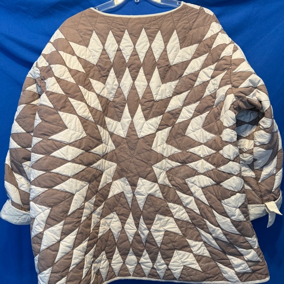 Magnolia Pearl Hand Quilted Reversible Jacket, White/Tan. Excellent Condition. - Picture 5 of 9